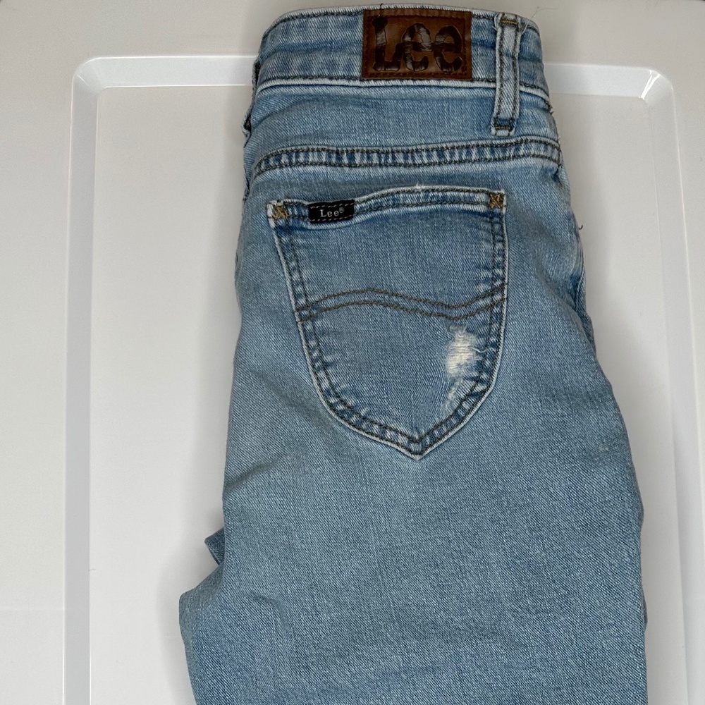 Lee womens jeans medium light wash size 4 distressed knees